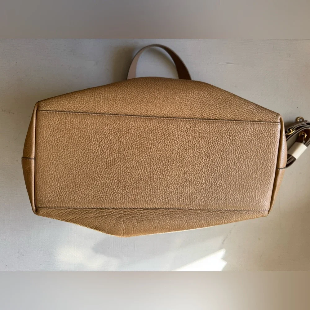 Cuyana Zippered Satchel in Cappuccino Pebbled Leather